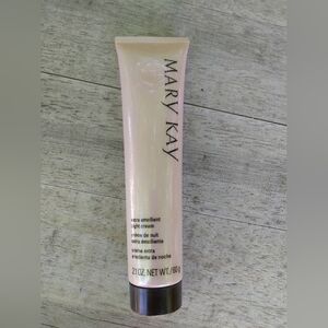 Mary Kay Extra Emollient Night Cream